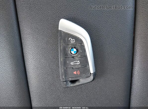 5UXTR9C57JLD72662 2018 BMW X3 White Առջևի վահանակի տեսք