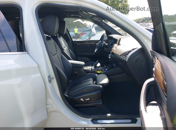 5UXTR9C57JLD72662 2018 BMW X3 White Սալոնի դիմացի տեսք