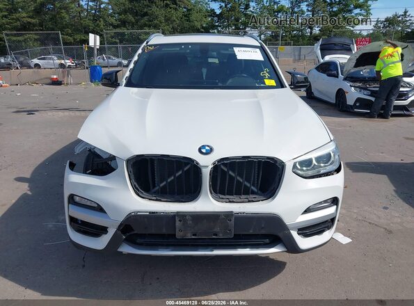 5UXTR9C57JLD72662 2018 BMW X3 White Սալոնի հետևի տեսք