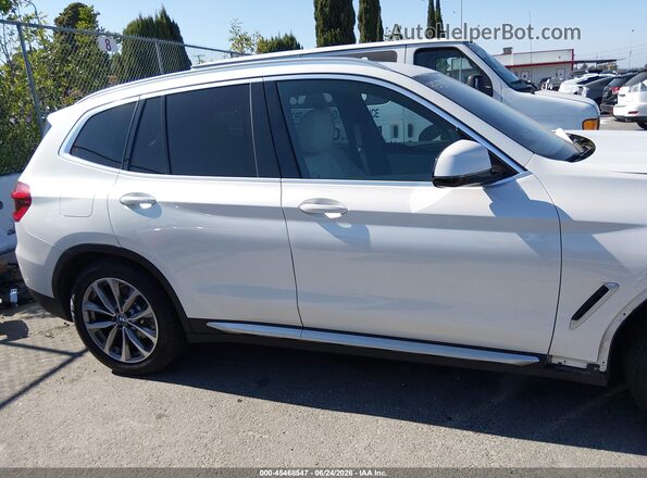 5UXTR9C57KLE13471 2019 BMW X3 White Widok wnętrza 360 stopni