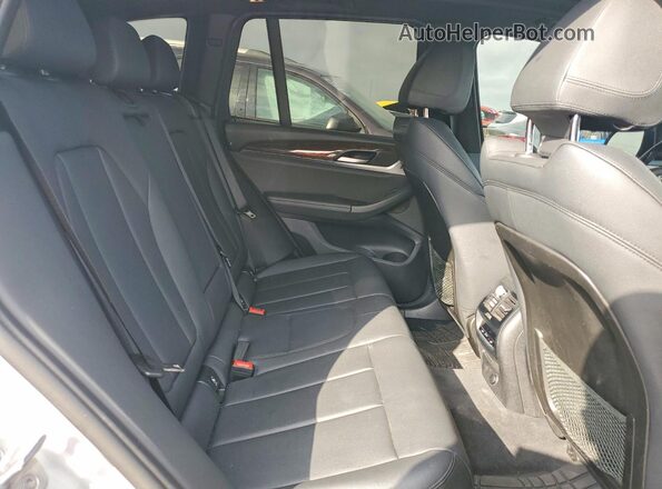 5UXTR9C58JLD64151 2018 BMW X3 Silver Սալոնի հետևի տեսք