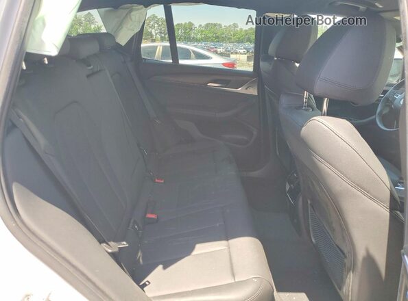 5UXTR9C5XJLD67441 2018 BMW X3 White Vista interior trasera