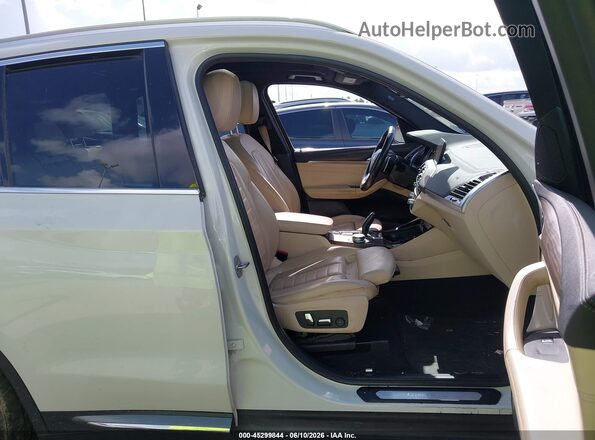 5UXTR9C5XKLP84427 2019 BMW X3 Белый Вид салона спереди