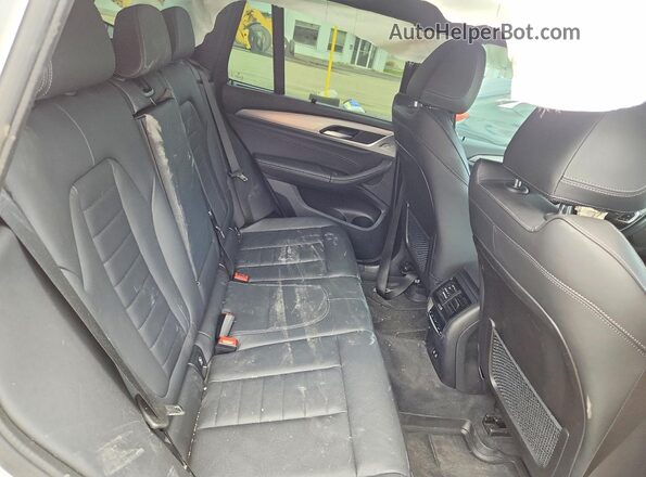 5UXTS1C03M9H77414 2021 BMW X3 White Widok tylnych siedzeń