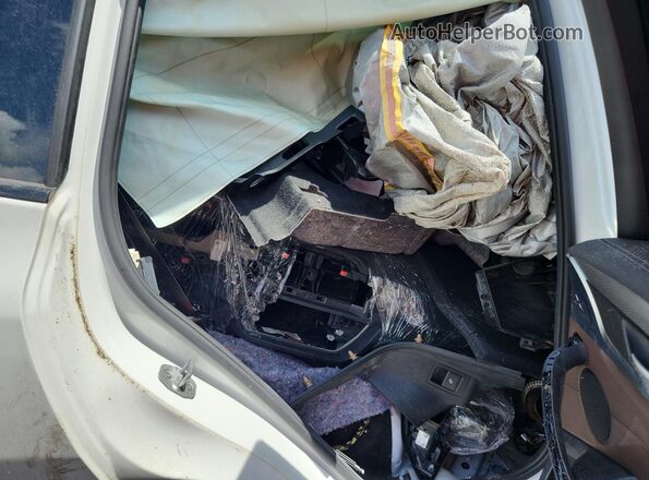 5UXTS3C50J0Y94095 2018 BMW X3 White 