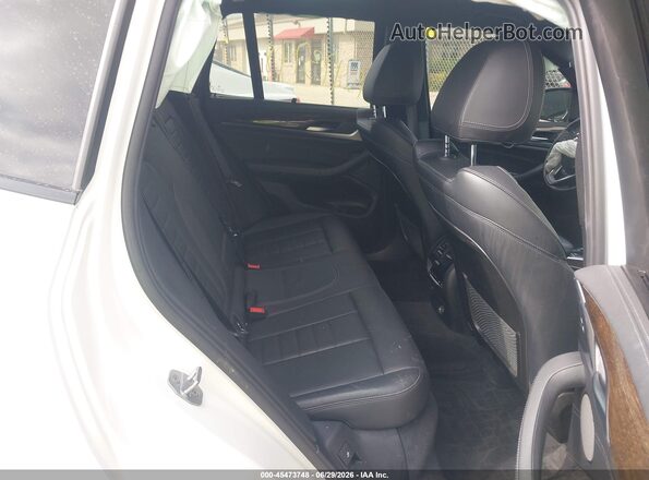 5UXTS3C50J0Z02096 2018 BMW X3 White Vista de la etiqueta del VIN