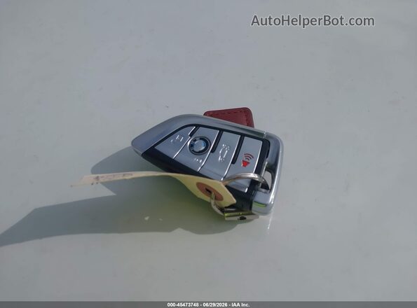 5UXTS3C50J0Z02096 2018 BMW X3 White Vista del salpicadero