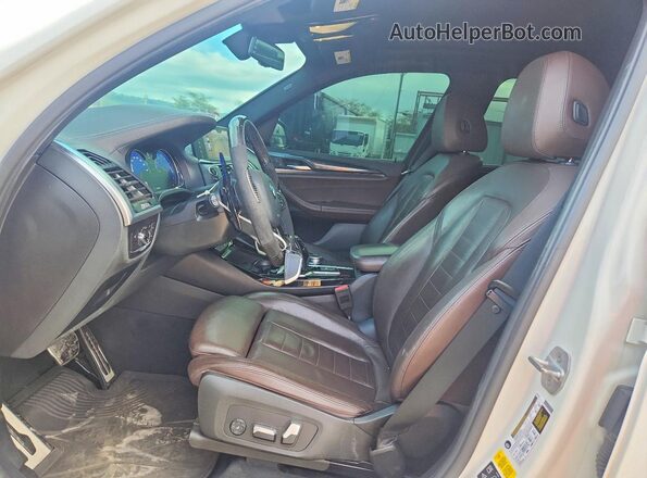 5UXTS3C54JLA45864 2018 BMW X3 White Front interior view
