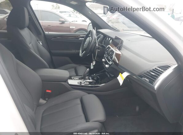 5UXTY3C00M9G04041 2021 BMW X3 White Вид салону спереду