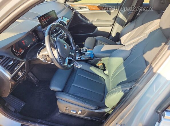 5UXTY3C03M9H21922 2021 BMW X3 Silver Вид салону спереду