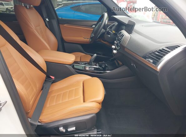 5UXTY3C03M9H28062 2021 BMW X3 White Front interior view