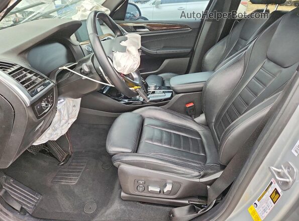 5UXTY3C06M9G76989 2021 BMW X3 Silver Front interior view