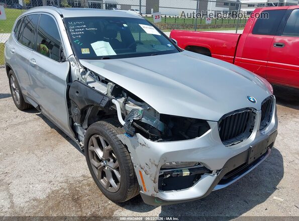 5UXTY3C07L9C73392 2020 BMW X3 Silver Widok z przodu