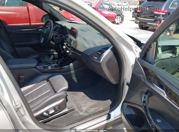 5UXTY3C07L9C73392 2020 BMW X3 Silver Widok wnętrza z przodu
