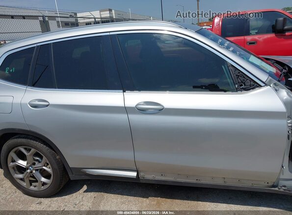 5UXTY3C07L9C73392 2020 BMW X3 Silver Widok wnętrza z tyłu