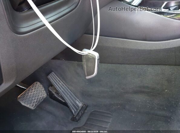 5UXTY3C07L9C73392 2020 BMW X3 Silver Widok deski rozdzielczej