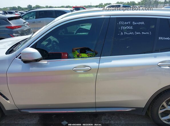 5UXTY3C07L9C73392 2020 BMW X3 Silver Widok wnętrza 360 stopni