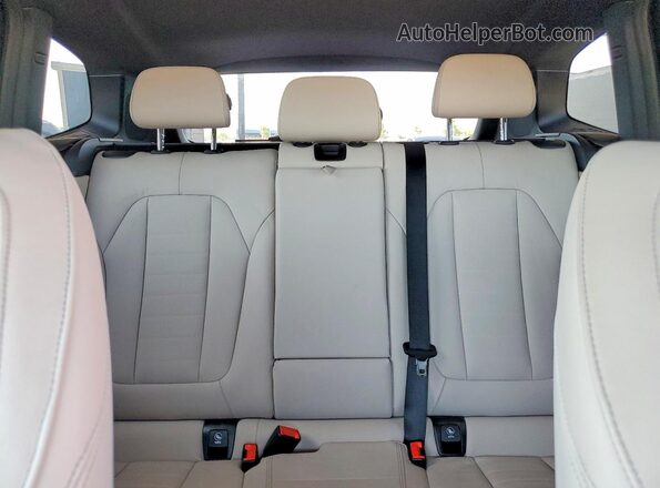 5UXTY5C01L9D20007 2020 BMW X3 Blue Widok tylnych siedzeń