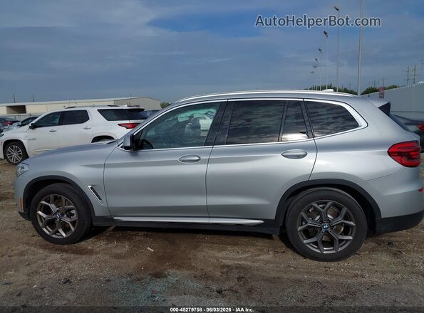 5UXTY5C01M9E20738 2021 BMW X3 Silver Vista interior de 360 grados