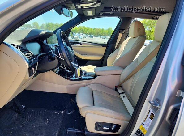 5UXTY5C02L9B89573 2020 BMW X3 Серебряный Вид салона спереди