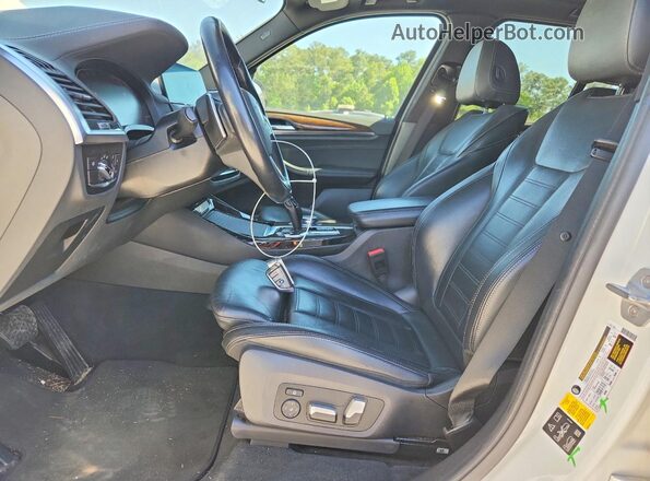 5UXTY5C0XL9B58071 2020 BMW X3 White Front interior view