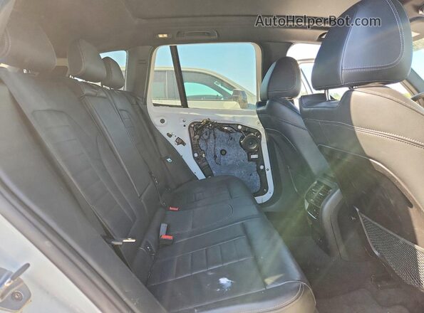 5UXTY5C0XL9B58071 2020 BMW X3 White Rear interior view