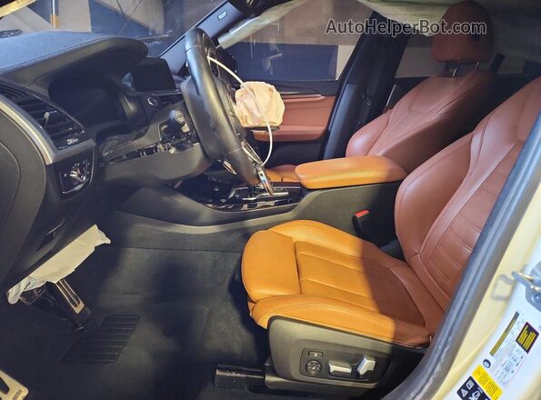 5UXTY9C05M9F18534 2021 BMW X3 White Front interior view