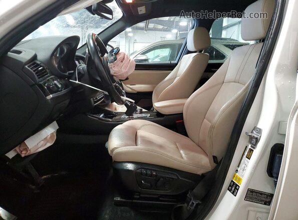 5UXWX7C3XH0U44176 2017 BMW X3 White Front interior view