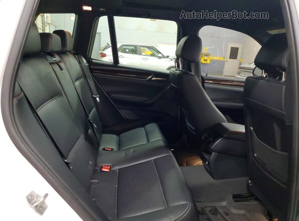 5UXWX7C55H0S18175 2017 BMW X3 White Vista interior trasera