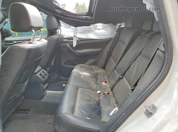 5UXWX9C30H0W75423 2017 BMW X3 White Vista de los asientos traseros