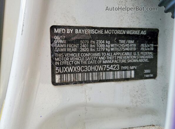 5UXWX9C30H0W75423 2017 BMW X3 White Vista del compartimento del motor