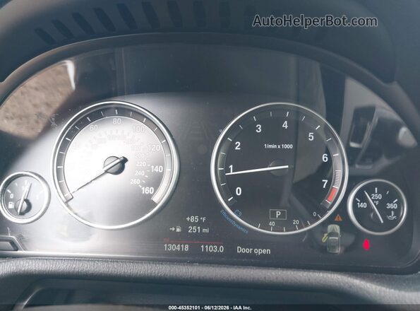 5UXWX9C32H0T20866 2017 BMW X3 Silver Widok tylnych siedzeń