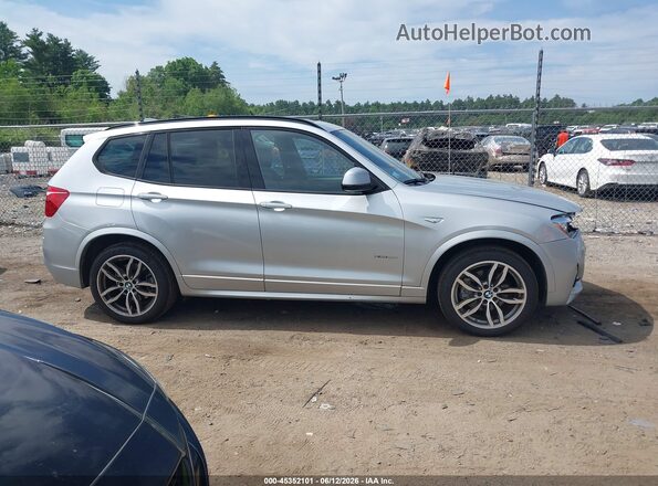 5UXWX9C32H0T20866 2017 BMW X3 Silver Widok wnętrza z tyłu