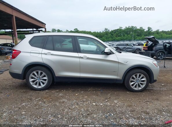 5UXWX9C3XH0T24664 2017 BMW X3 Beige Widok wnętrza z tyłu