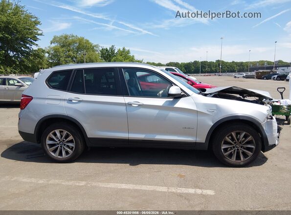 5UXWX9C51H0T14297 2017 BMW X3 Silver Vista interior trasera