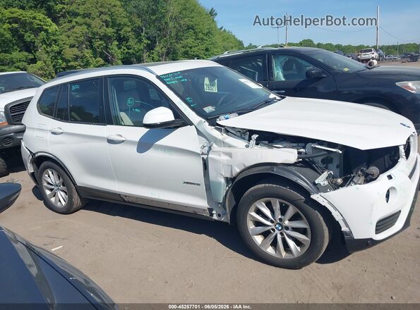 5UXWX9C55G0D94981 2016 BMW X3 White Вид задньої частини салону