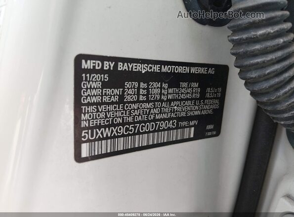 5UXWX9C57G0D79043 2016 BMW X3 White Vista del compartimento del motor