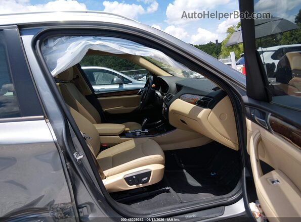 5UXWX9C58H0D99013 2017 BMW X3 Серый Вид салона спереди