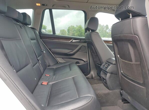 5UXWX9C5XG0D83880 2016 BMW X3 White Widok wnętrza z tyłu