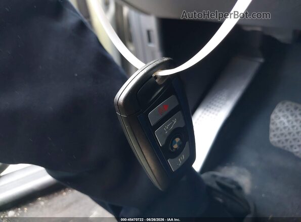 5UXWY3C5XG0F84236 2016 BMW X3 Серебряный Вид панели приборов