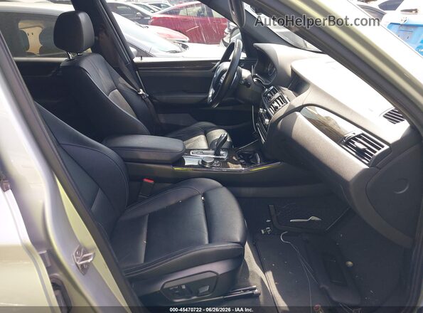 5UXWY3C5XG0F84236 2016 BMW X3 Серебряный Вид салона спереди