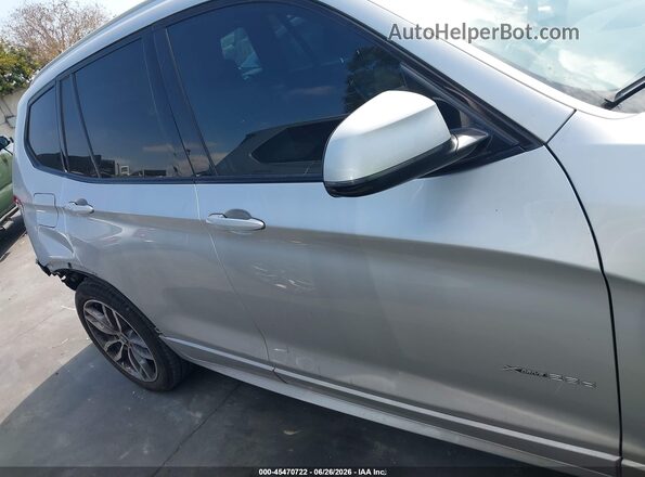 5UXWY3C5XG0F84236 2016 BMW X3 Серебряный Вид задней части салона