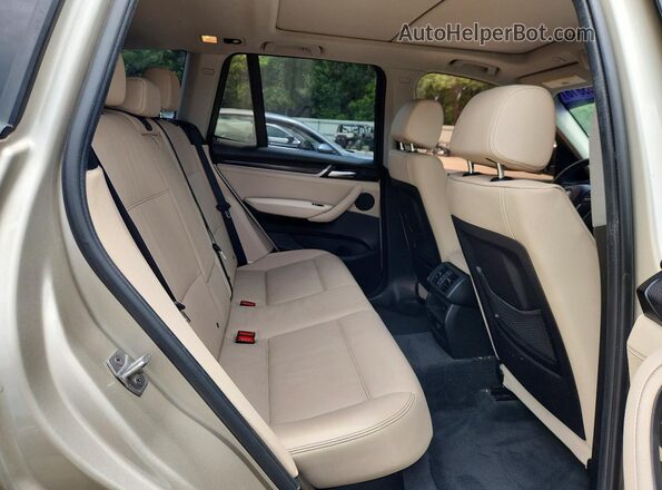 5UXWY3C5XG0N87201 2016 BMW X3 Silver Vista interior trasera