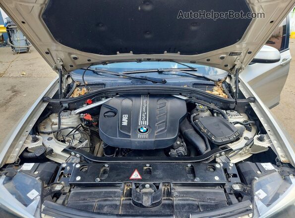 5UXWY3C5XG0N87201 2016 BMW X3 Silver Vista del compartimento del motor