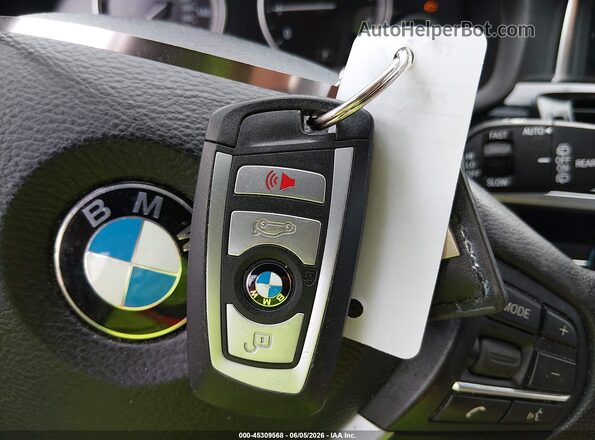 5UXWZ7C30H0V90693 2017 BMW X3 White Առջևի վահանակի տեսք