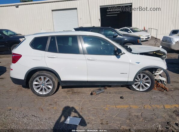5UXWZ7C39H0X41398 2017 BMW X3 White Vista interior trasera