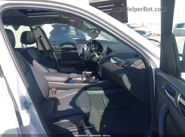 5UXWZ7C39H0X41398 2017 BMW X3 White Vista interior delantera