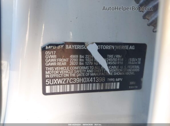 5UXWZ7C39H0X41398 2017 BMW X3 White Vista del compartimento del motor