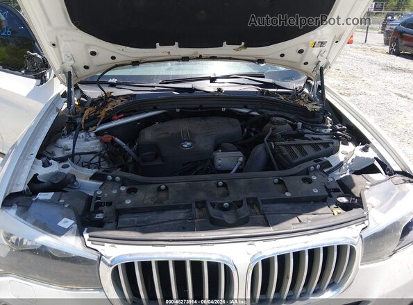 5UXWZ7C3XH0V87591 2017 BMW X3 White Widok z tyłu