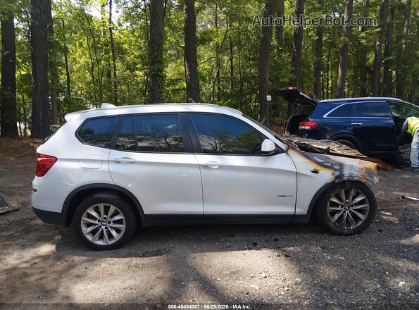 5UXWZ7C50H0V84975 2017 BMW X3 White Вид задньої частини салону